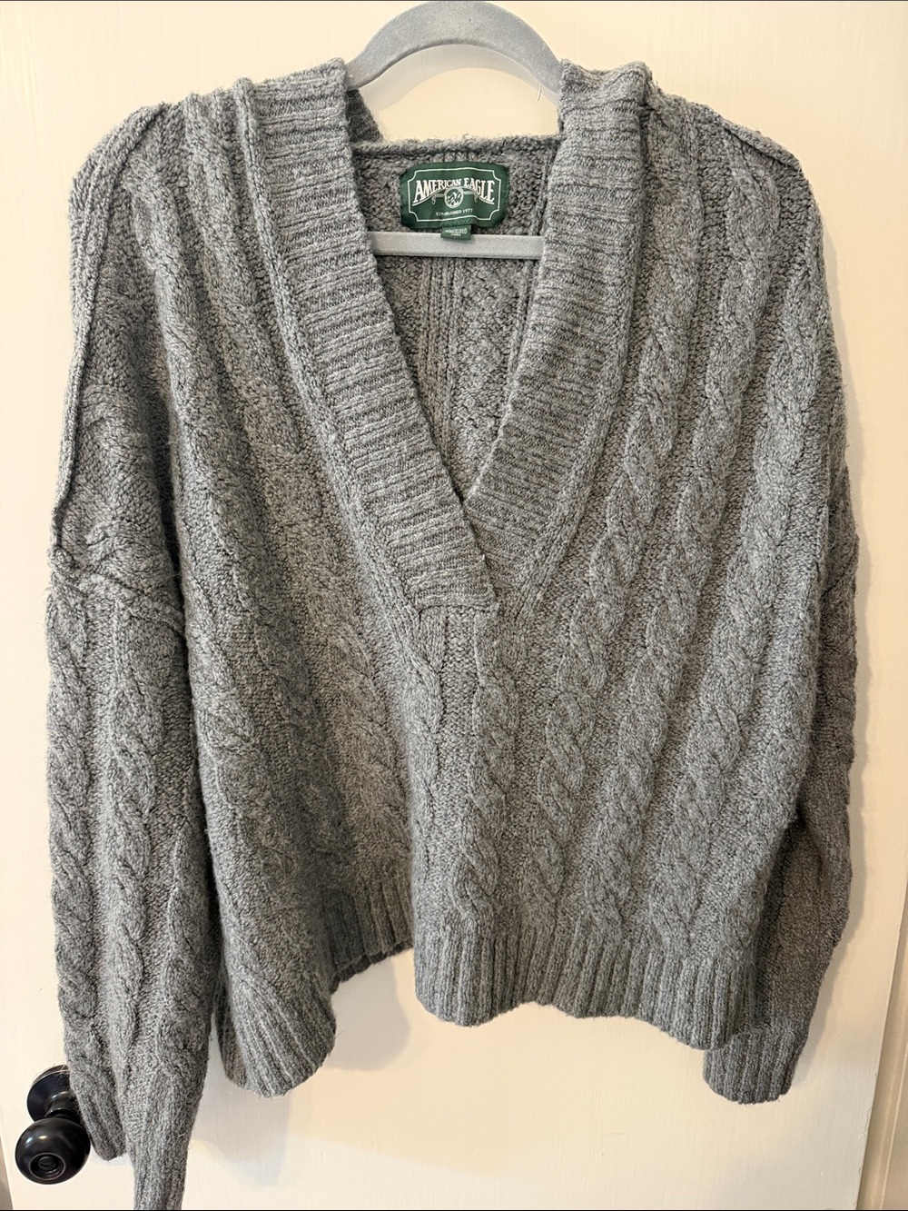 American Eagle Outfitters Women's Gray Cable Knit V-Neck Sweater XL